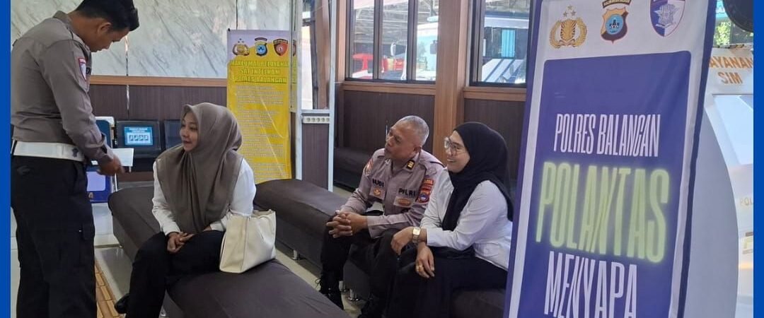 Senyum Polantas, Sambut Hangat Masyarakat Balangan di Program ‘Polantas Menyapa’