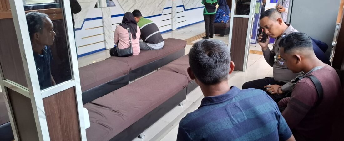 POLANTAS MENYAPA, SAT LANTAS POLRES BALANGAN EDUKASI MASYARAKAT BIDANG REGIDENT
