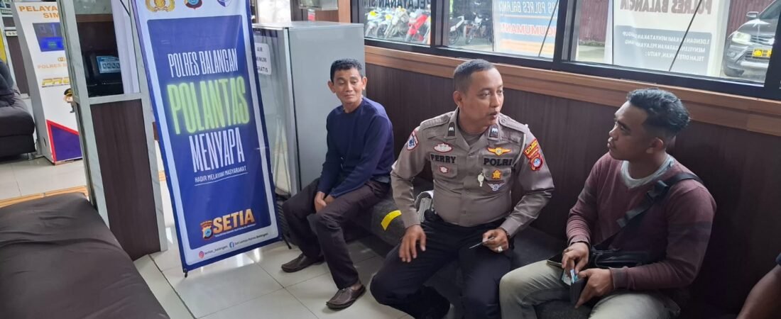 POLANTAS MENYAPA: SAT LANTAS POLRES BALANGAN DEKATKAN PELAYANAN REGIDENT KEPADA MASYARAKAT