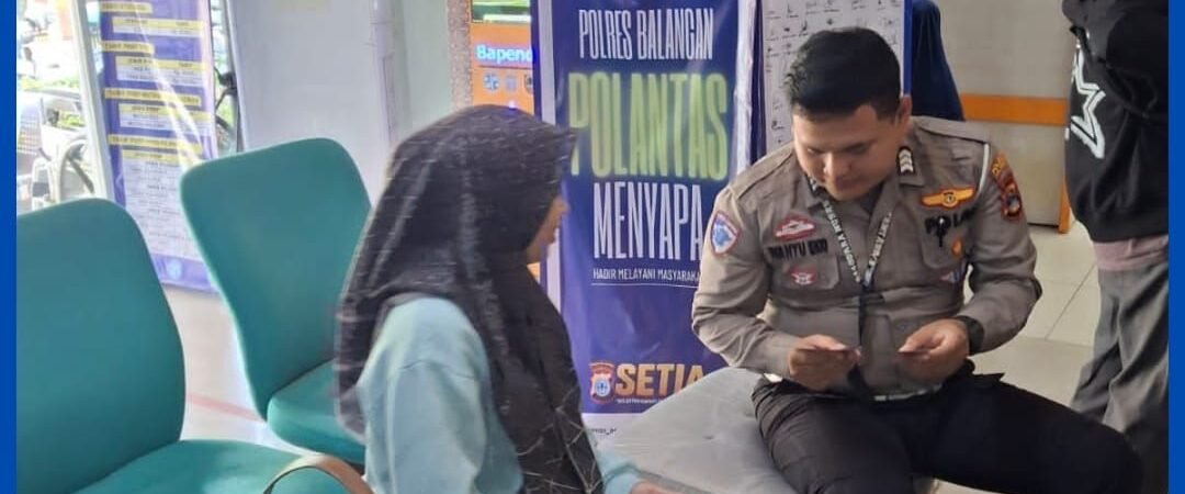 POLANTAS MENYAPA, SAT LANTAS POLRES BALANGAN BERIKAN EDUKASI REGIDENT DI SAMSAT PARINGIN